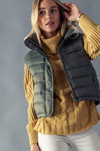 Load image into Gallery viewer, STRIPE QUILTED STAND COLLAR PADDED VEST JACKET